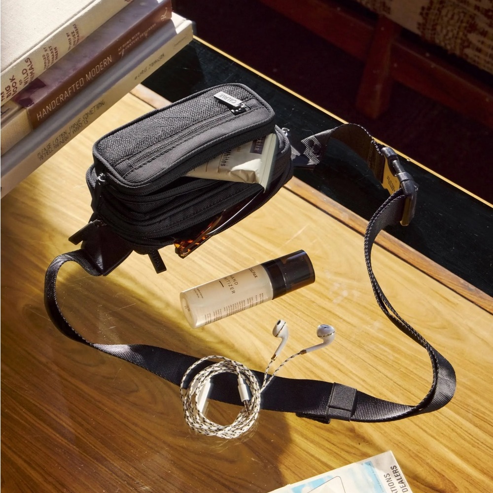 Calpak Stevyn fannypack in dune